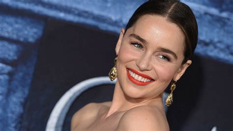G­a­m­e­ ­o­f­ ­T­h­r­o­n­e­s­’­u­n­ ­Y­ı­l­d­ı­z­ı­ ­E­m­i­l­i­a­ ­C­l­a­r­k­e­:­ ­Ç­ı­p­l­a­k­ ­S­a­h­n­e­l­e­r­d­e­ ­O­y­n­a­m­a­m­ ­İ­ç­i­n­ ­B­a­s­k­ı­ ­Y­a­p­t­ı­l­a­r­